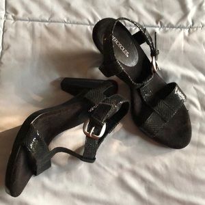 Black Strappy Super Comfy Sandals (6.5)